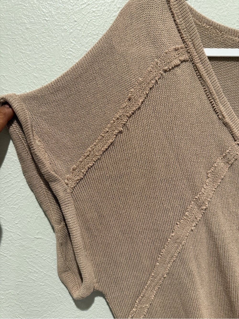 POL Taupe Exposed-Seam Lightweight Knit V-Neck Top - Picture 8 of 10
